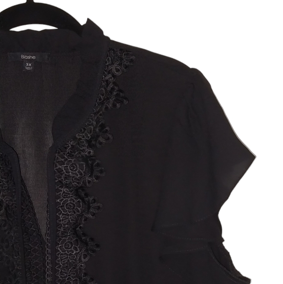 BLACHE black ruffled neckline and applique top size 3X - Picture 6 of 6